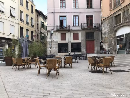 bar licence iv centre ville proximité parking