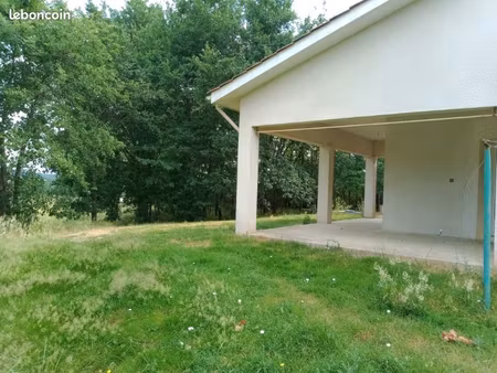 maison recente avec terrain autour
