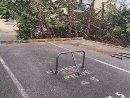 place de parking location