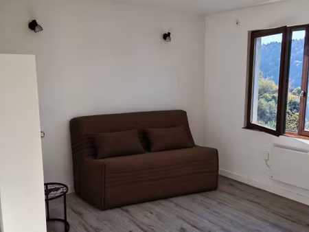 appartement f1 dans parc verdoyant