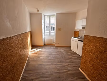 studio jonzac centre-ville 20m2 eau et électricité compris dans le loyer