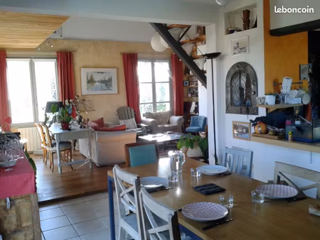 maison spacieuse et atypique à pibrac (proche toulouse)  idéalement située