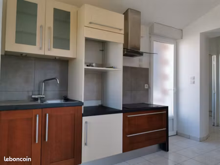 particulier loue maison ville t2 centre cugand