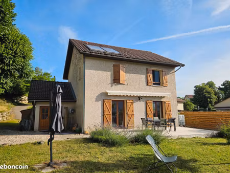 maison familiale t5 de 114 m² avec grand terrain  vue dégagée et environnement calme