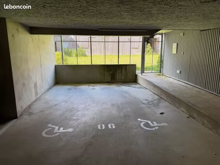 grande place de parking sécurisée – garage couvert – centre d’orvault bourg