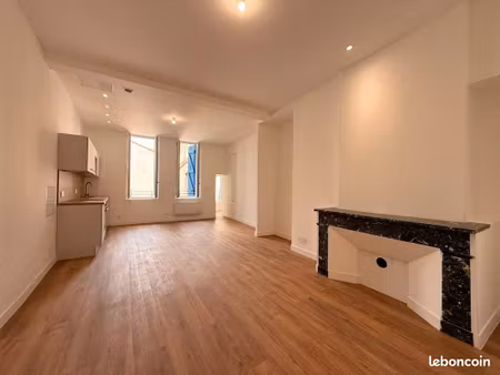 t2 non meublé – 54m2 – hyper centre/ place de la cathédrale