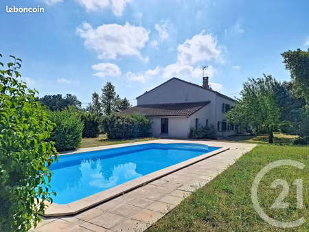 maison 11 pièces 253 m²