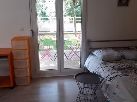 studio avec rez de jardin et parking privé