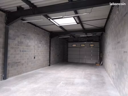 hangar / local d'activité de 93 m² – idéal artisans  professionnels ou stockage