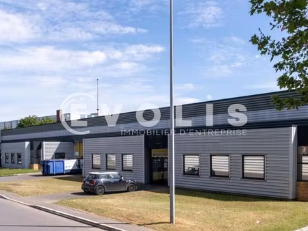 local d'activité 596 m²
