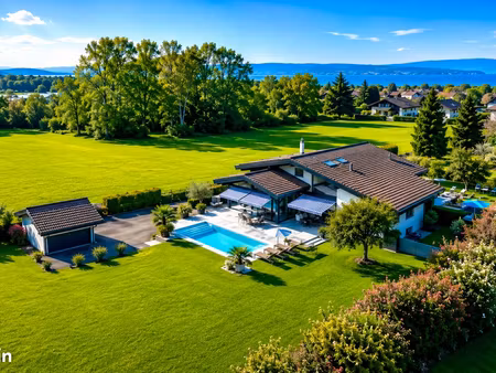 propriété d’exception au bord du lac léman villa contemporaine de 428m² avec 2 piscines ch