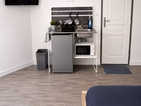 chambre meublée rénovée – proche métro-disponible