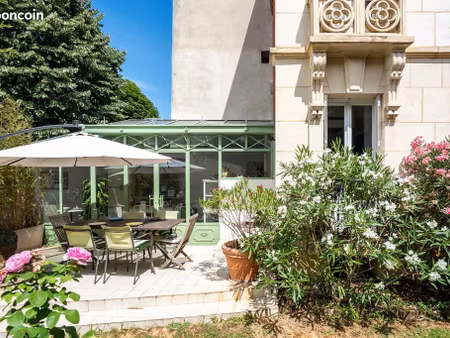 pavillon 9 pièces 270 m²