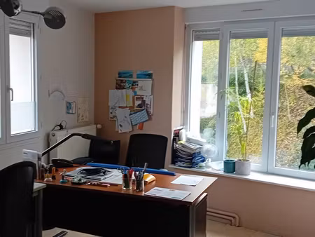 espace 15 mètres carrés dans local commercial