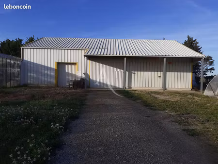 local 240 m² beauvoisin