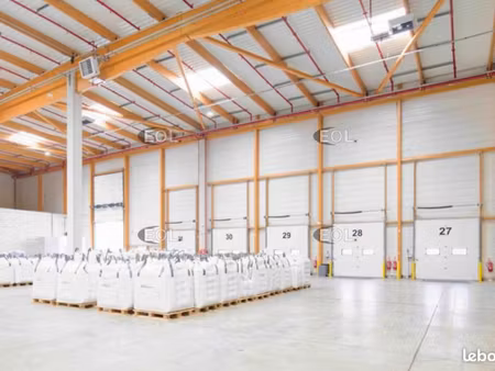 local logistique 5 934 m²