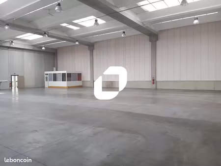 local d'activité 922 m²