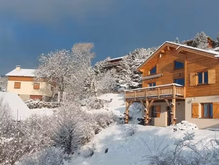 a vendre : authentique chalet en madriers kontio : un havre familial unique avec terrain à