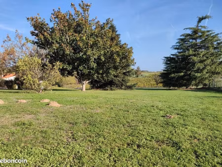 terrain 700 m² saint germain du puch