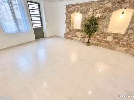 murs polyvalents (commerce/logement) climatisés - bandol hyper centre piéton