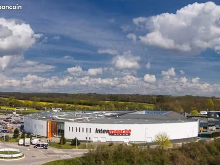 local commercial 615 m²