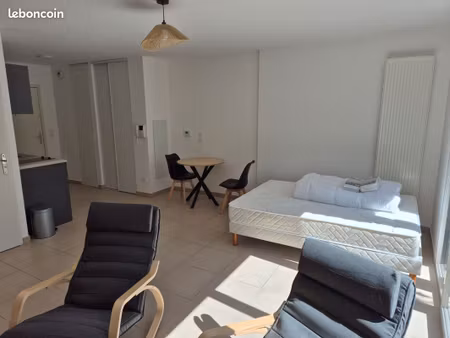 grand studio meublé de 33 m2