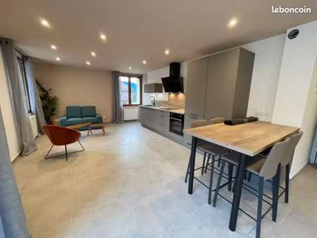 superbe t2 rénové dans maison de village