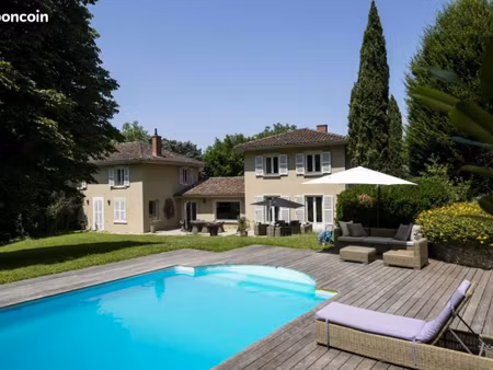 maison 8 pièces 359 m²