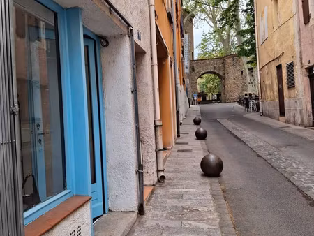 local commercial centre céret