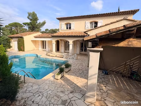 villa avec piscine st raphaël valescure