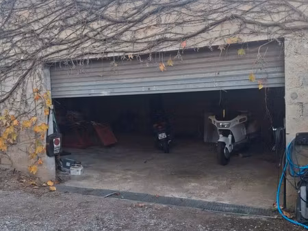 local / depot