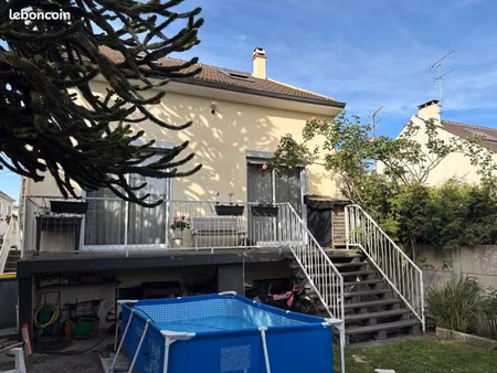 pavillon dans un quartier calme