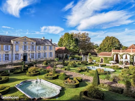 château 20 pièces 1 000 m²