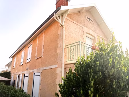 belle bâtisse rénovée t6 de 130 m2 dont un studio meublé + un garage de 43 m2