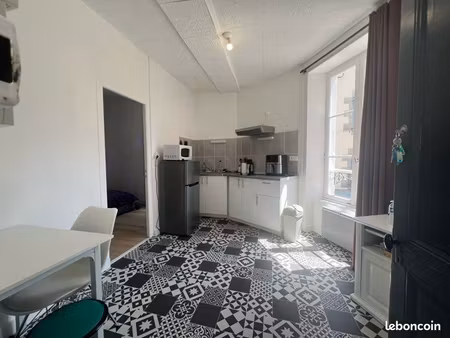 appartement t2 entièrement meublé plein centre-ville laval