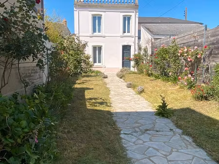 maison au calme en fond de jardin  garage sur rue quartier st pavin