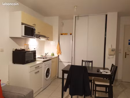 appartement résidentiel avec piscine