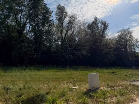 terrain 800 m² bourg