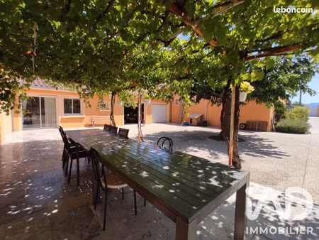 maison familiale 7 pièces 203 m²