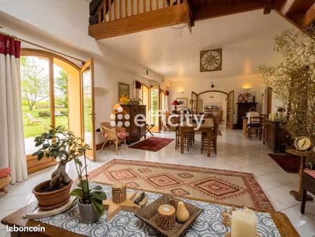 maison 6 pièces 222 m²
