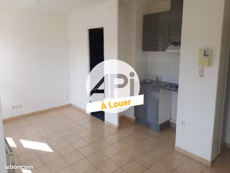 studio 1 pièce 26 m²