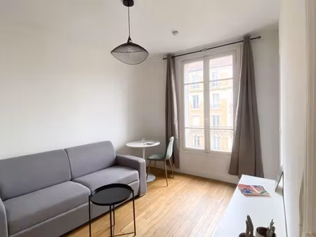 studio lumineux 18 m² refait à neuf