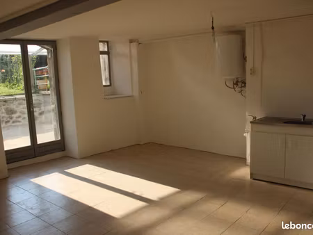 joli studio en rez-de chaussée + garage + jardinet