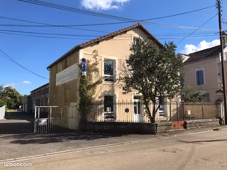 maison 9 pièces 218 m²