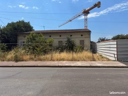 à vendre plateau à aménager dans un immeuble en pierre à parempuyre centre