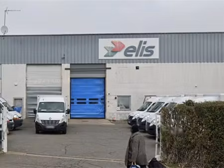 boutique 1650 m² plaisir