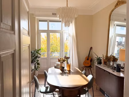 bel ancien 3 piece rénové  2 balcons  prêt à vivre