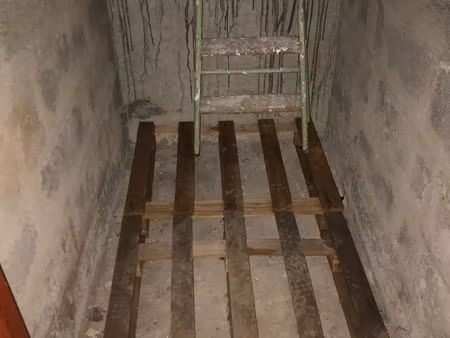 cave de 3 m2 et 4 m de hauteur