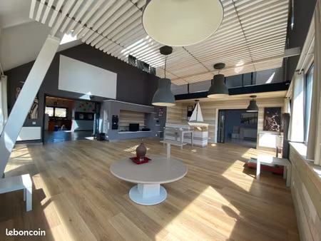 maison d’architecte 2009 – 248 m² sur sous-sol – terrain 690 m²