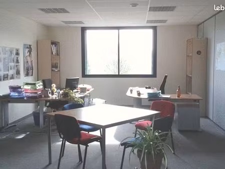 bureaux et ateliers équipés
